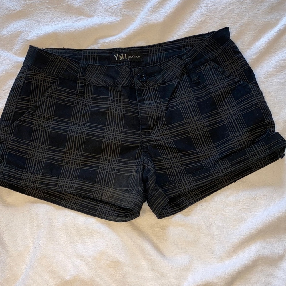 Black plaid stretchy shorts